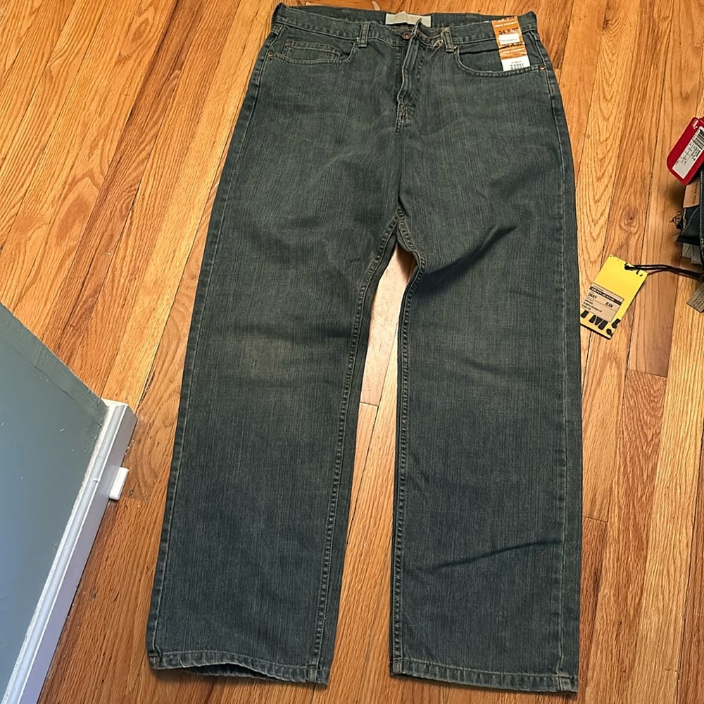 NWT Wrangler Men's Blue Jeans Loose Straight fit 34x32